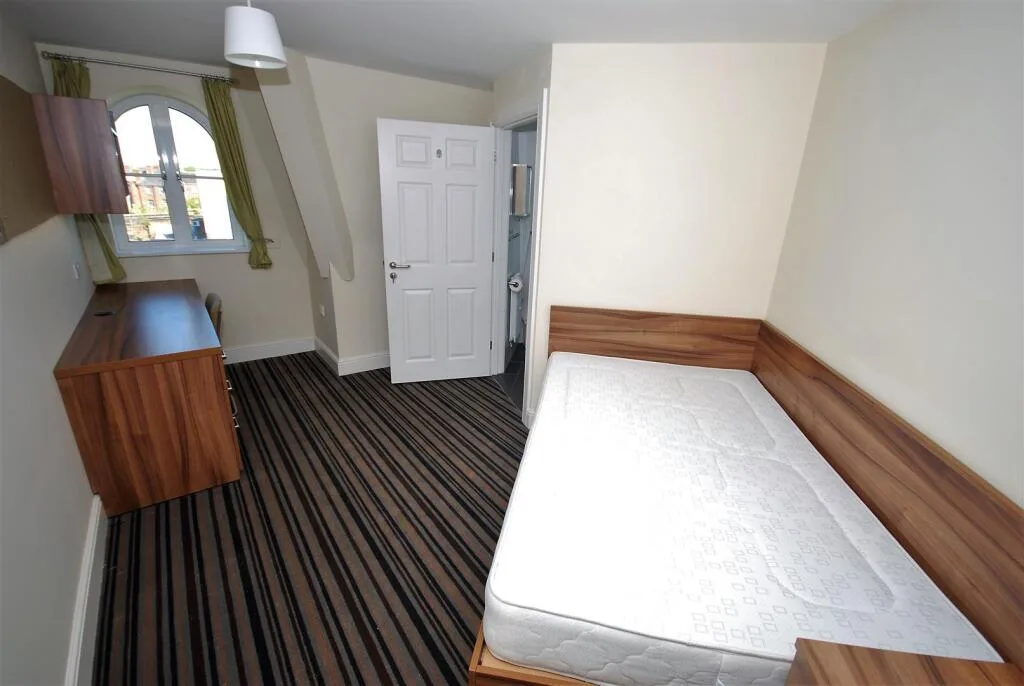 8 bedroom apartment for rent