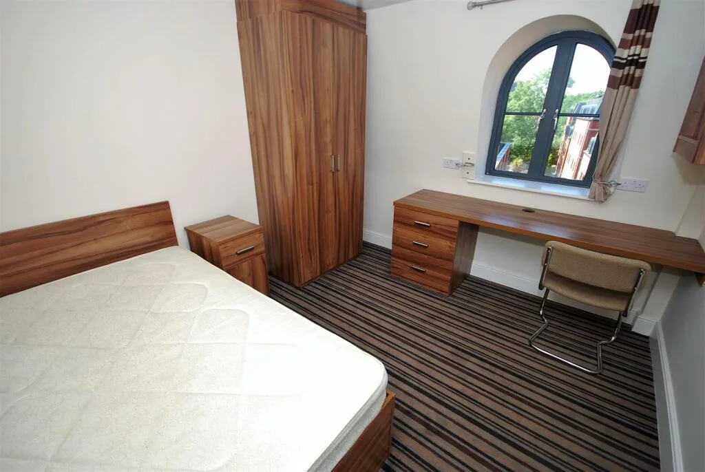 8 bedroom apartment for rent