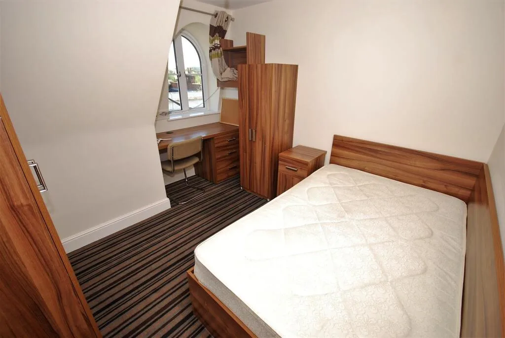 8 bedroom apartment for rent