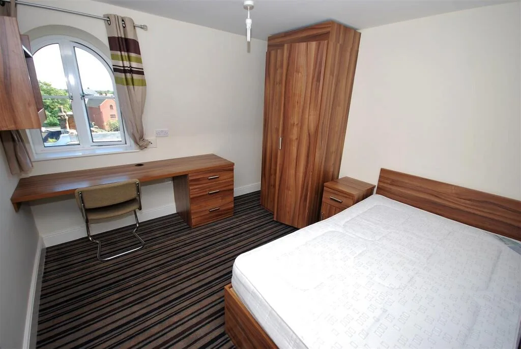 8 bedroom apartment for rent