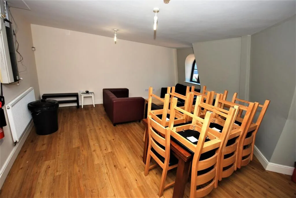 8 bedroom apartment for rent