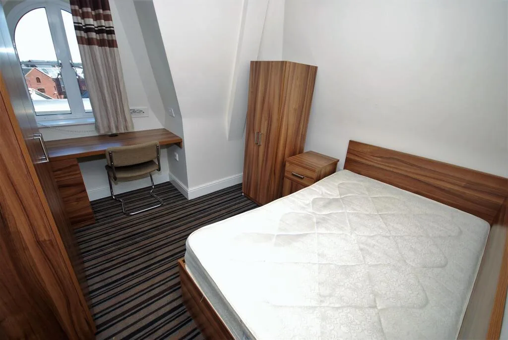 8 bedroom apartment for rent