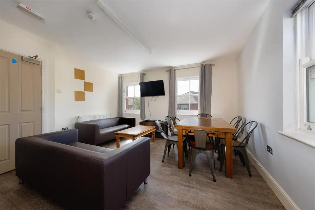 9 bedroom apartment for rent
