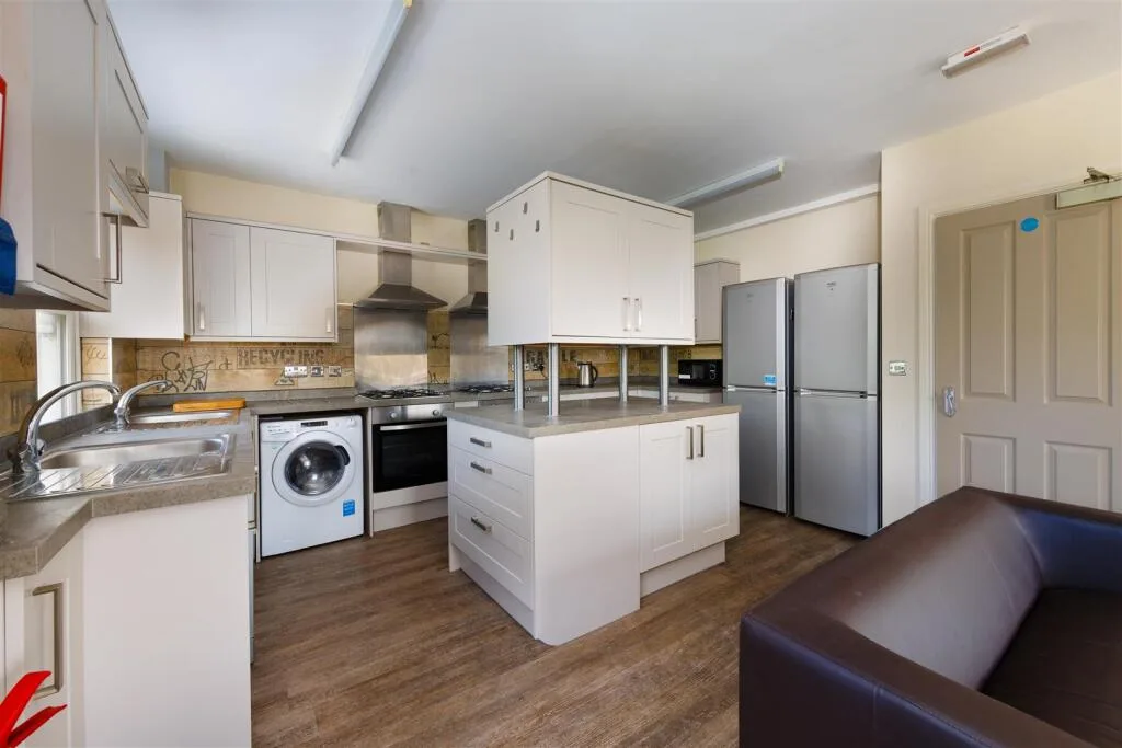 9 bedroom apartment for rent