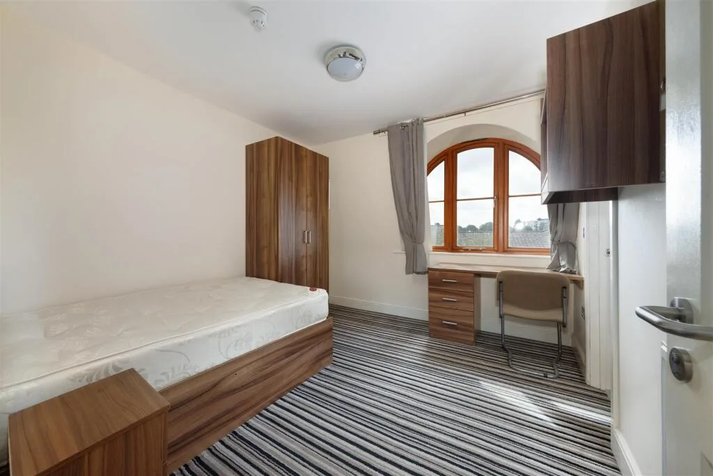 9 bedroom apartment for rent