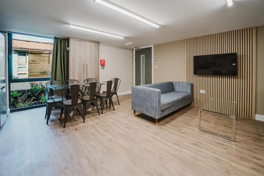 7 bedroom apartment for rent