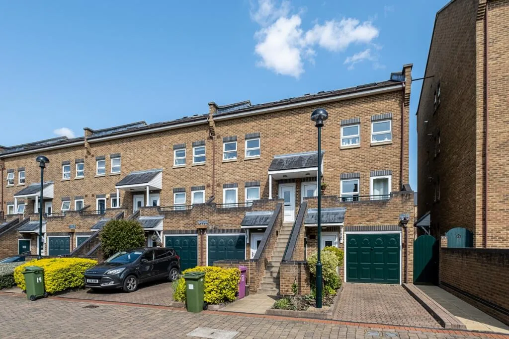 2 bedroom duplex for rent