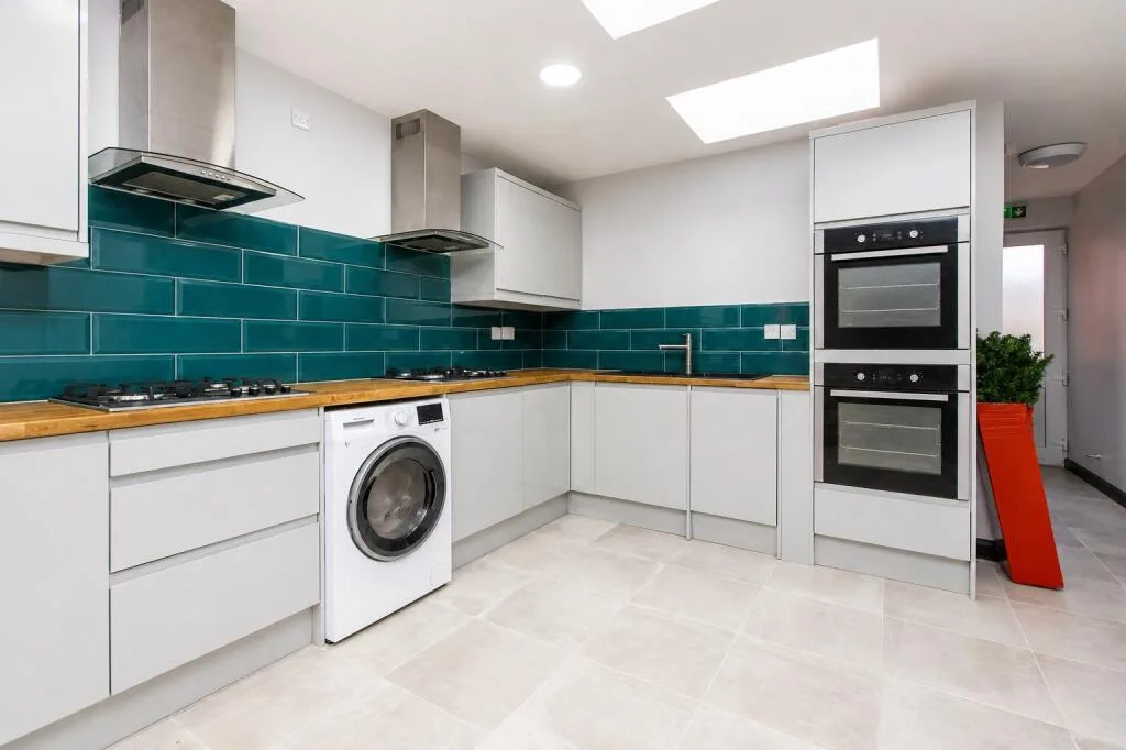 6 bedroom house for rent