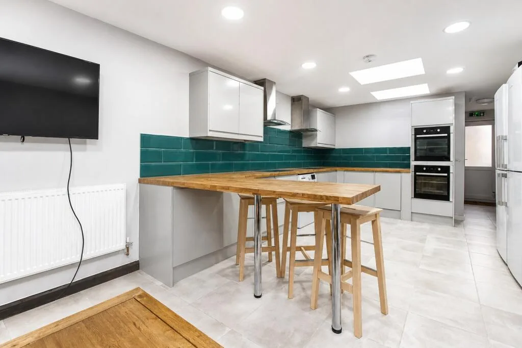6 bedroom house for rent