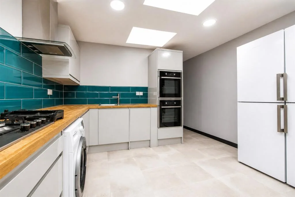 6 bedroom house for rent