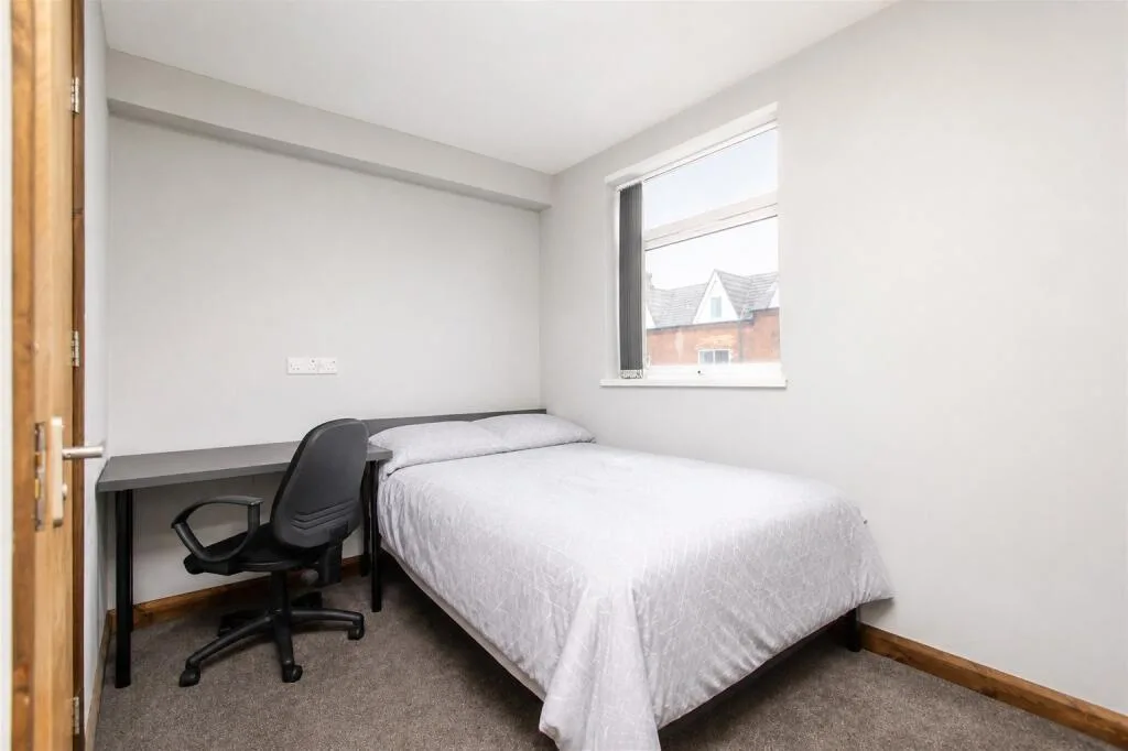 6 bedroom house for rent
