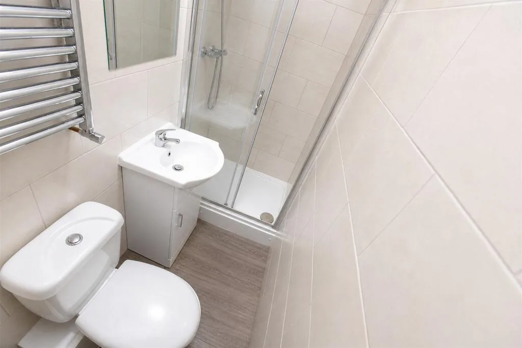 6 bedroom house for rent