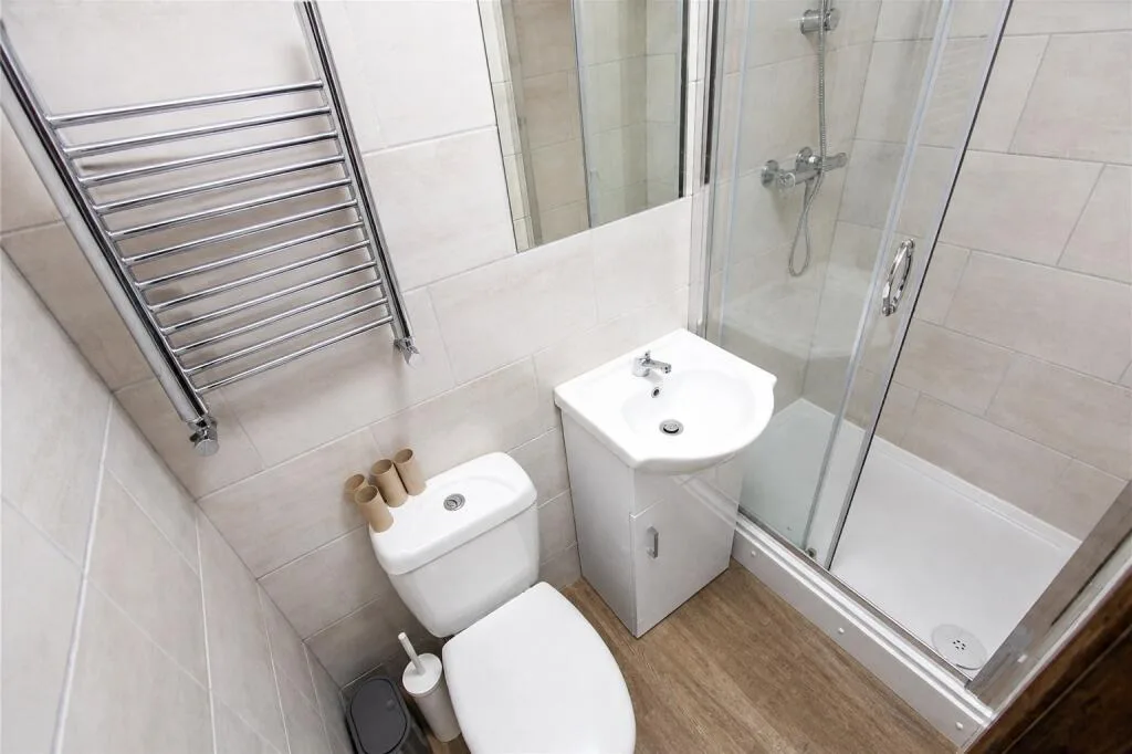 6 bedroom house for rent