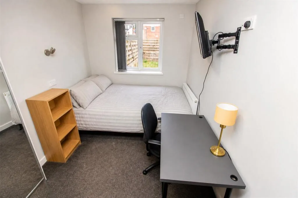 6 bedroom house for rent