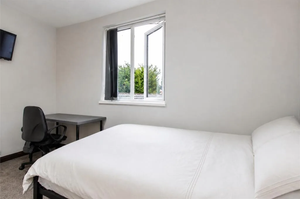 6 bedroom house for rent