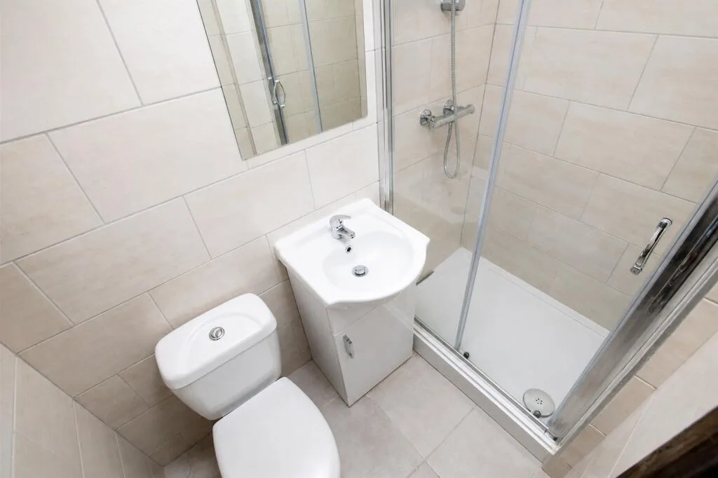 6 bedroom house for rent
