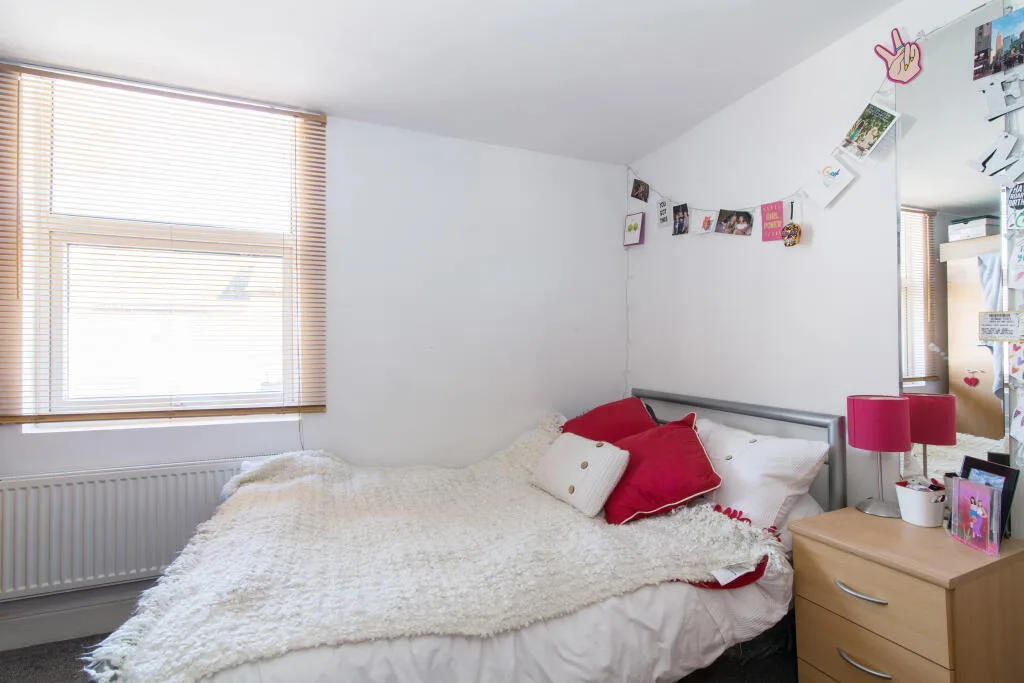 6 bedroom house for rent