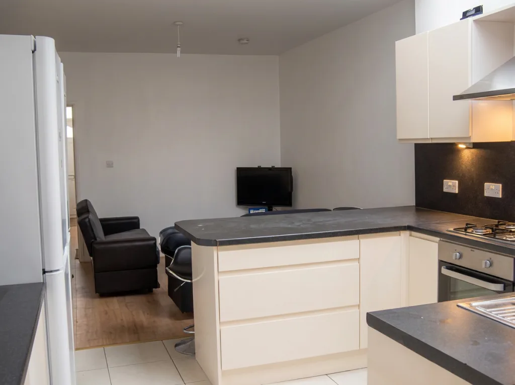 6 bedroom house for rent