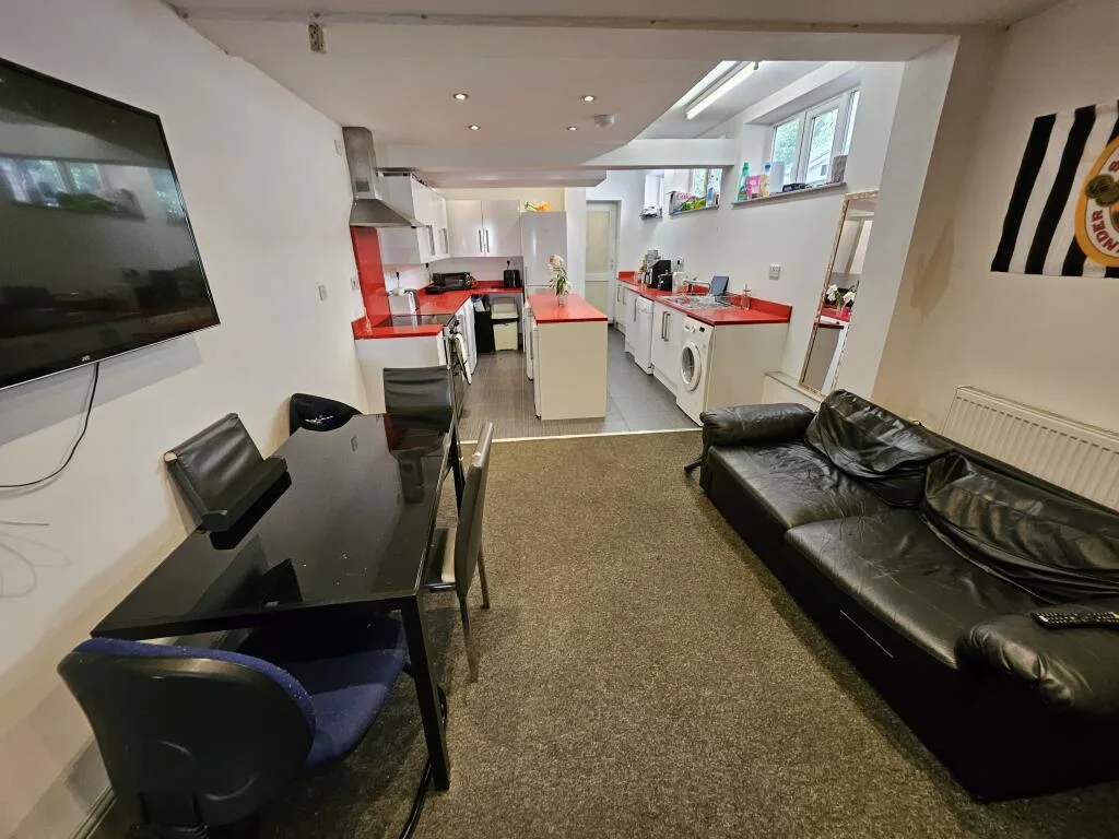 7 bedroom house for rent