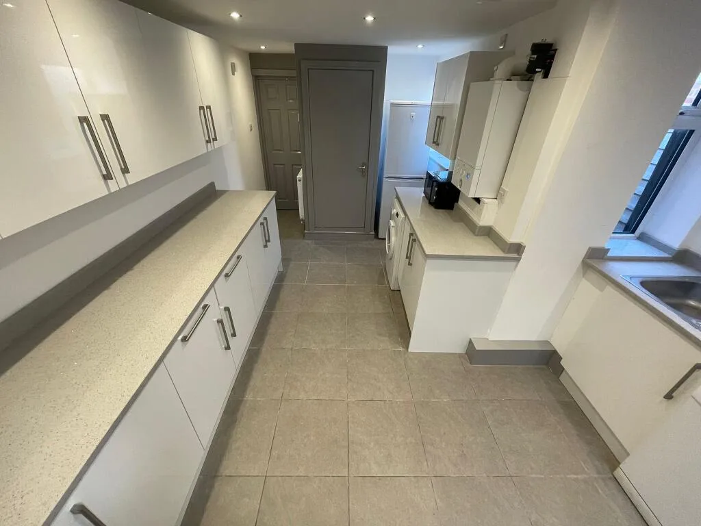 6 bedroom house for rent