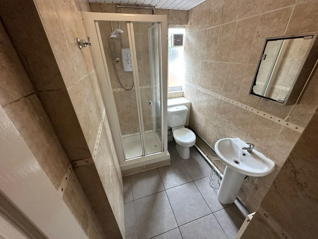 6 bedroom house for rent