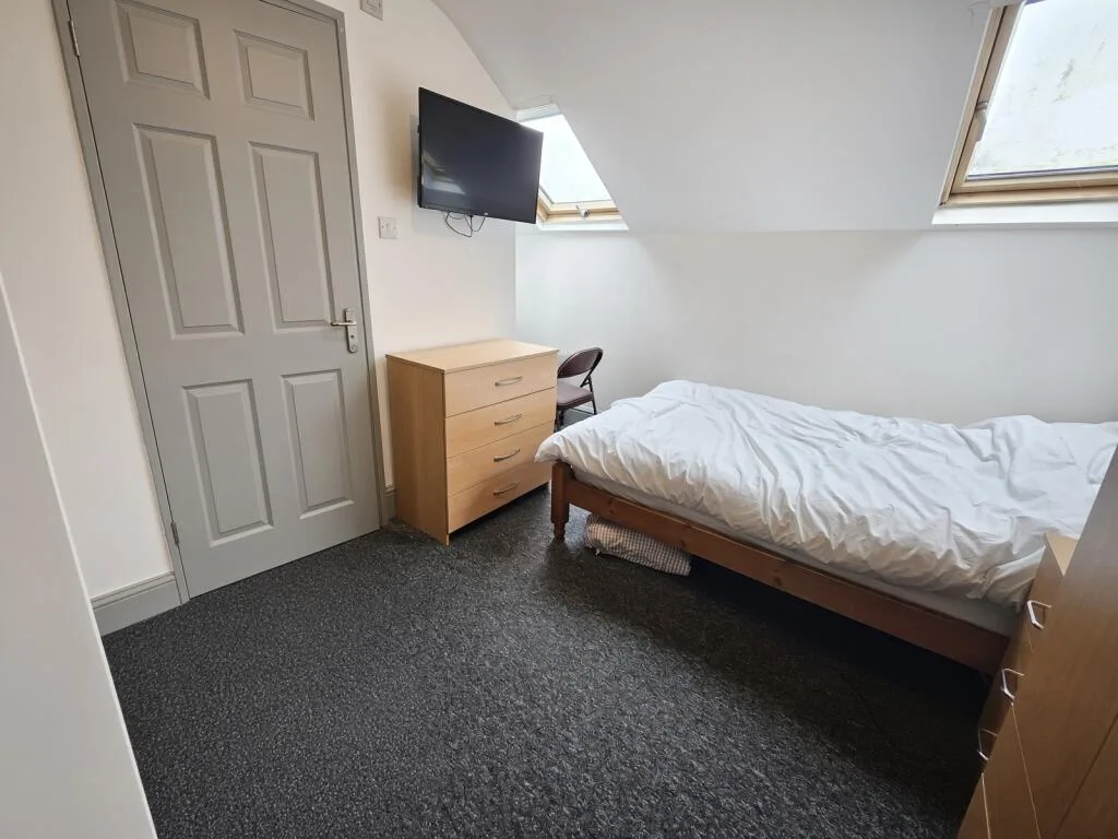 8 bedroom house for rent