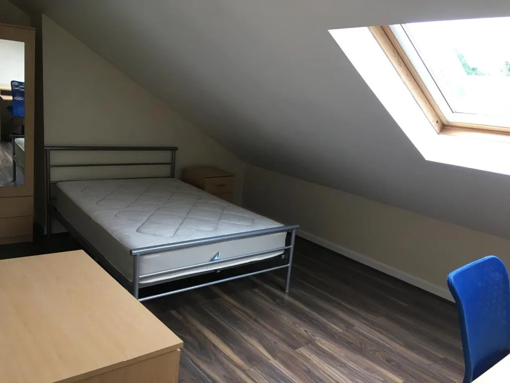 6 bedroom house for rent