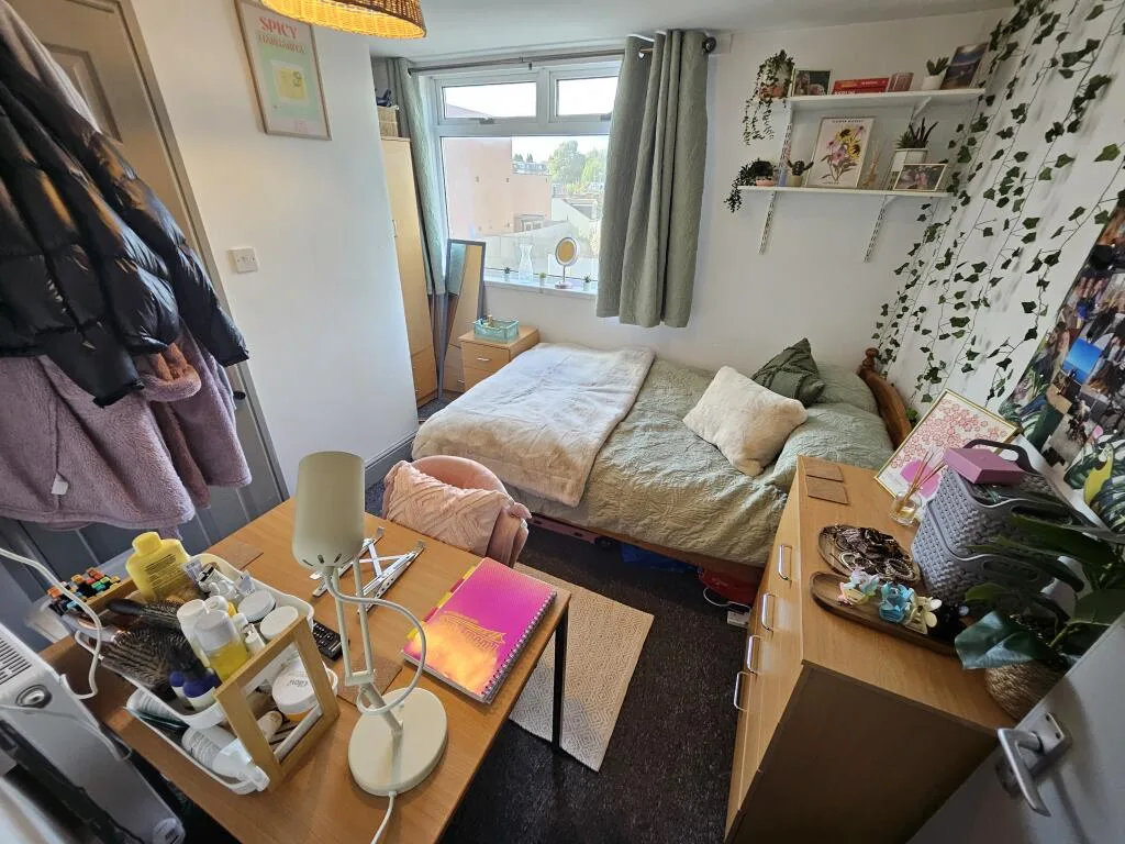 8 bedroom house for rent