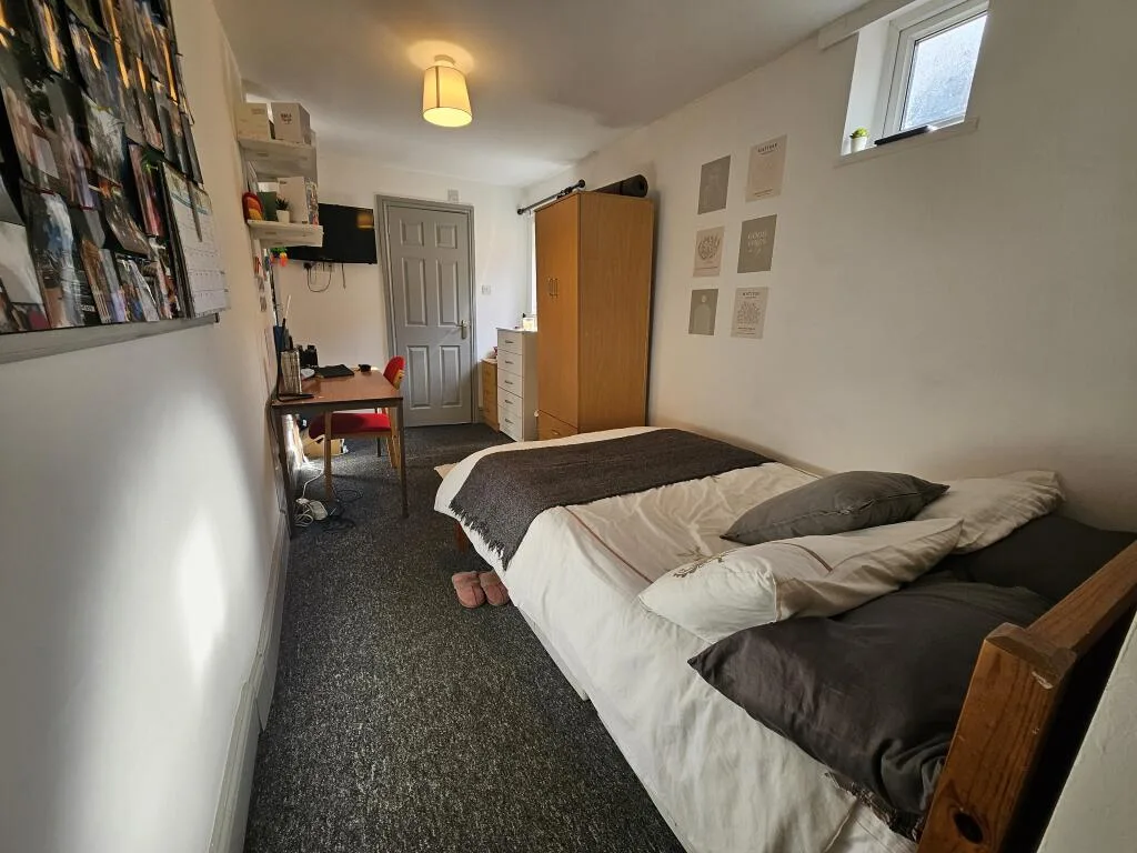 8 bedroom house for rent
