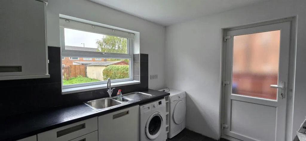 3 bedroom semi-detached house for rent