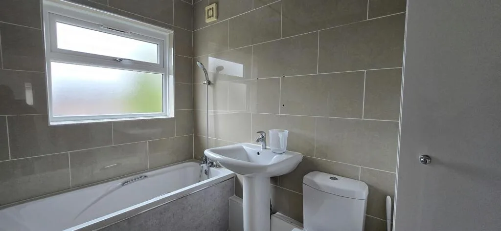 3 bedroom semi-detached house for rent