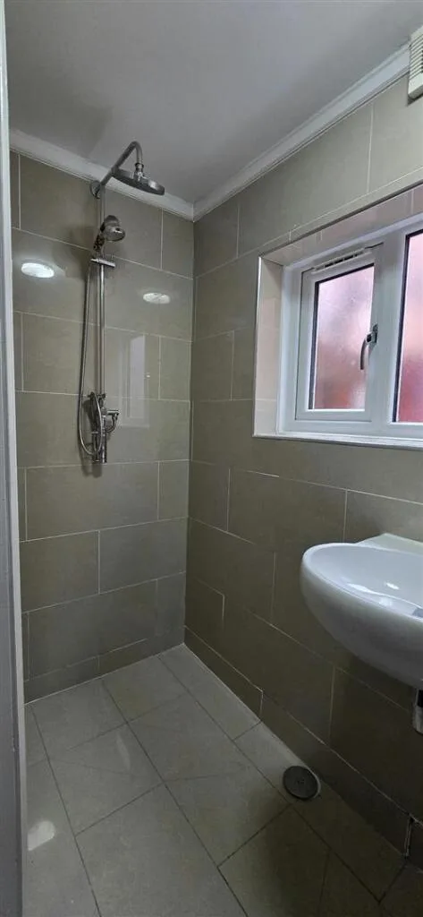 3 bedroom semi-detached house for rent