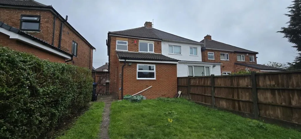 3 bedroom semi-detached house for rent