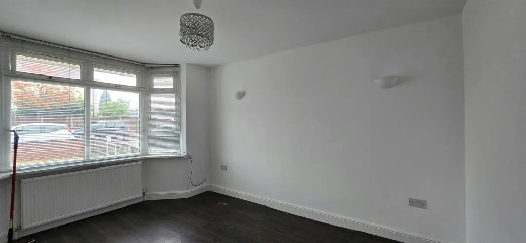 3 bedroom semi-detached house for rent