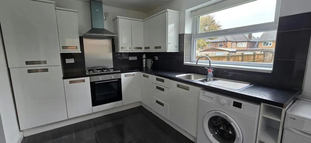 3 bedroom semi-detached house for rent
