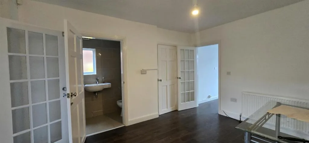 3 bedroom semi-detached house for rent