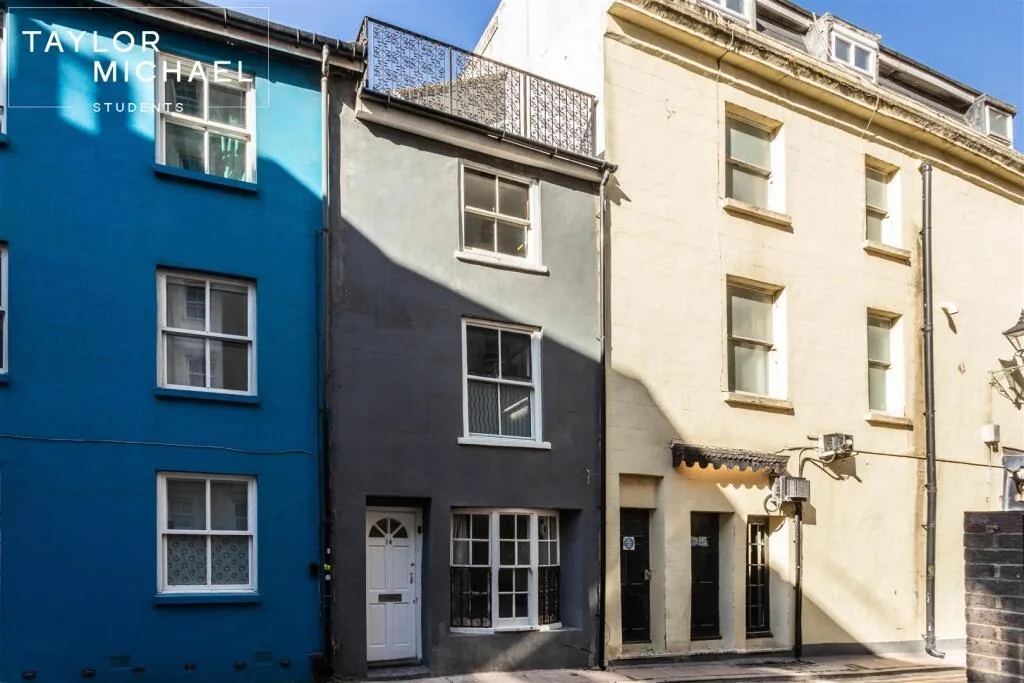 5 bedroom terraced house for rent