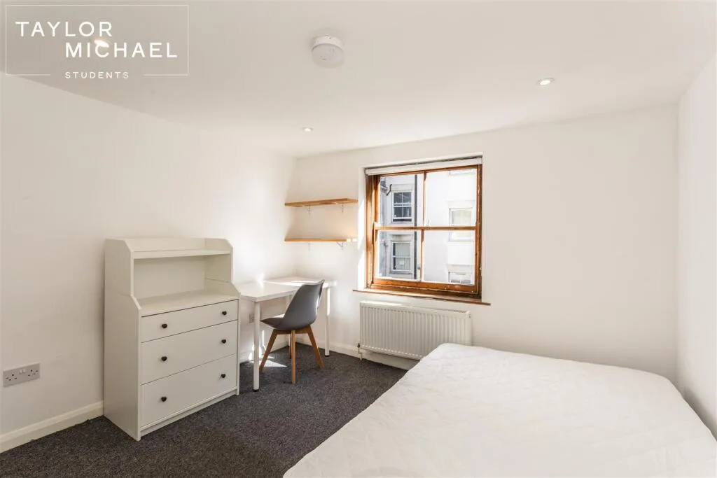 5 bedroom terraced house for rent
