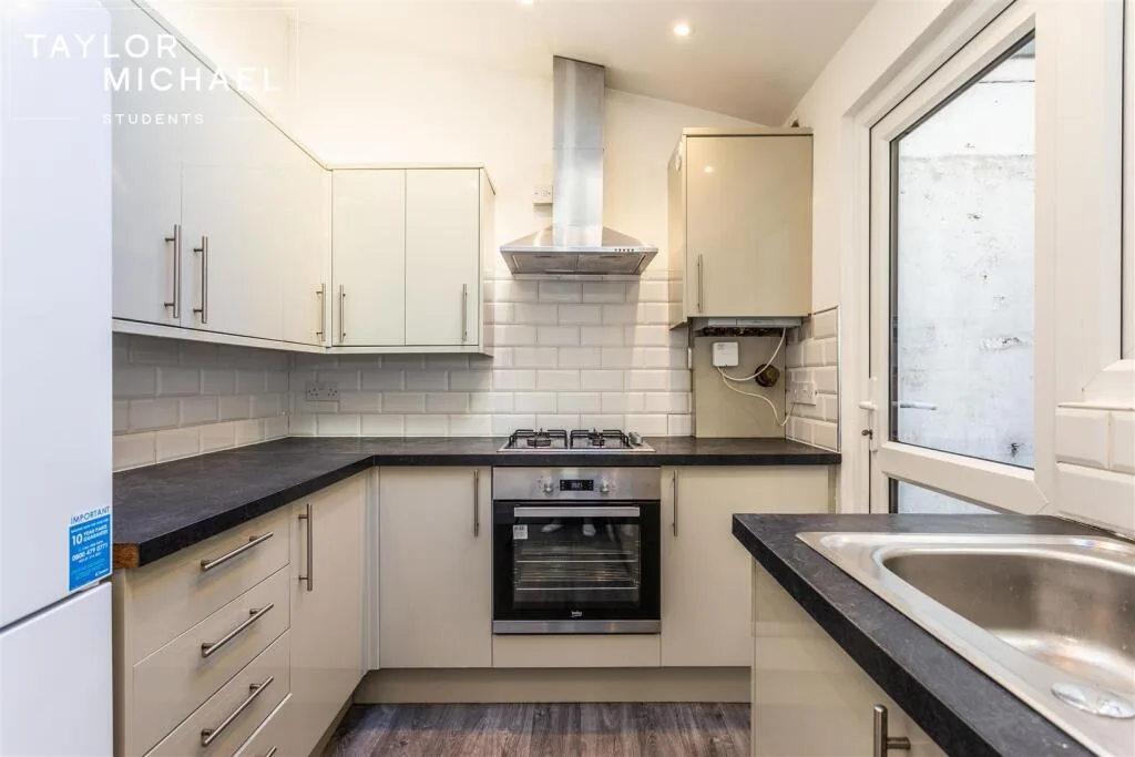 5 bedroom terraced house for rent