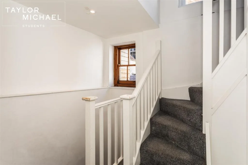 5 bedroom terraced house for rent