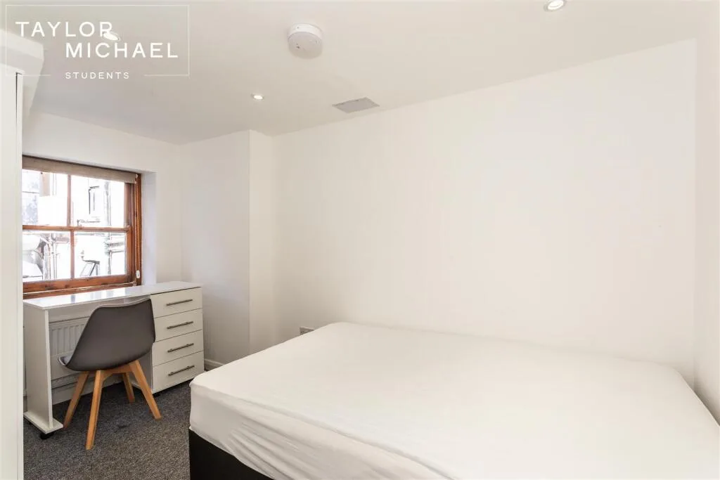 5 bedroom terraced house for rent