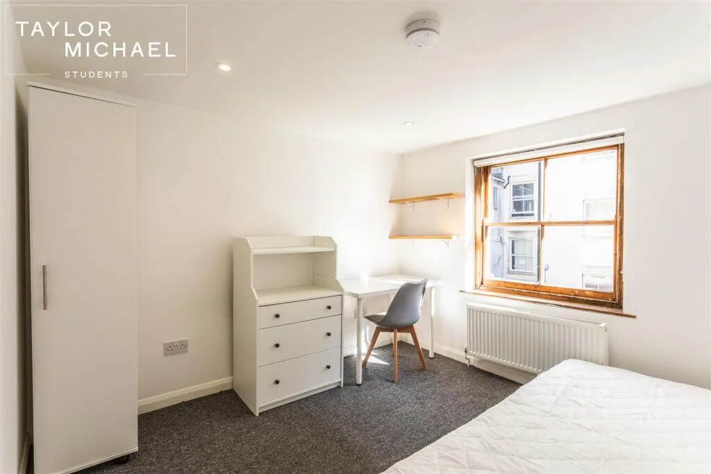 5 bedroom terraced house for rent
