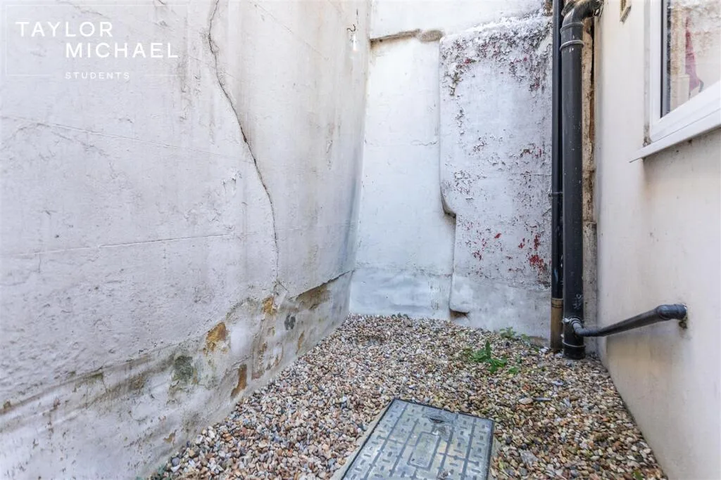5 bedroom terraced house for rent