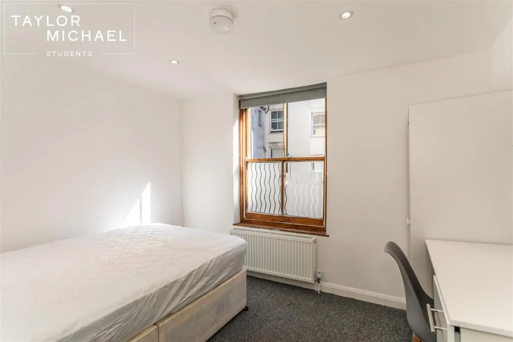 5 bedroom terraced house for rent