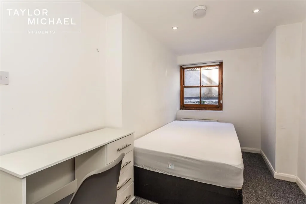 5 bedroom terraced house for rent
