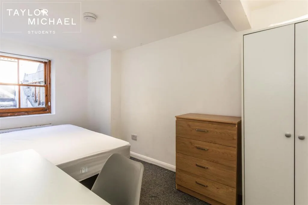 5 bedroom terraced house for rent