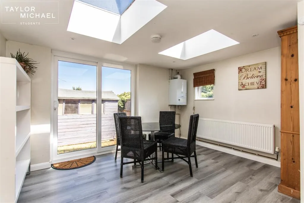 4 bedroom end of terrace house for rent