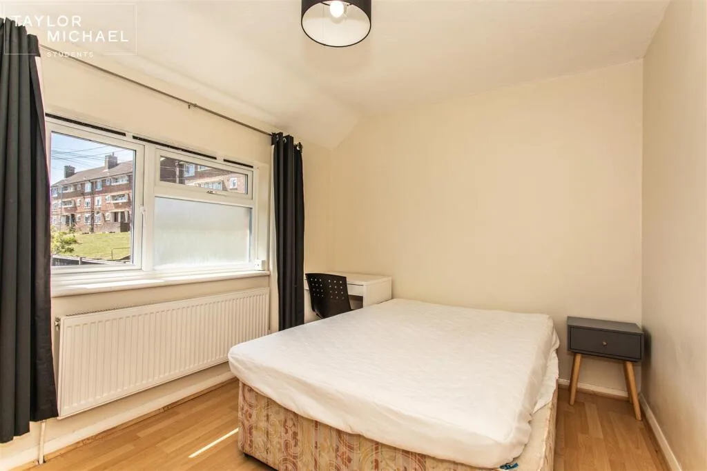 4 bedroom end of terrace house for rent