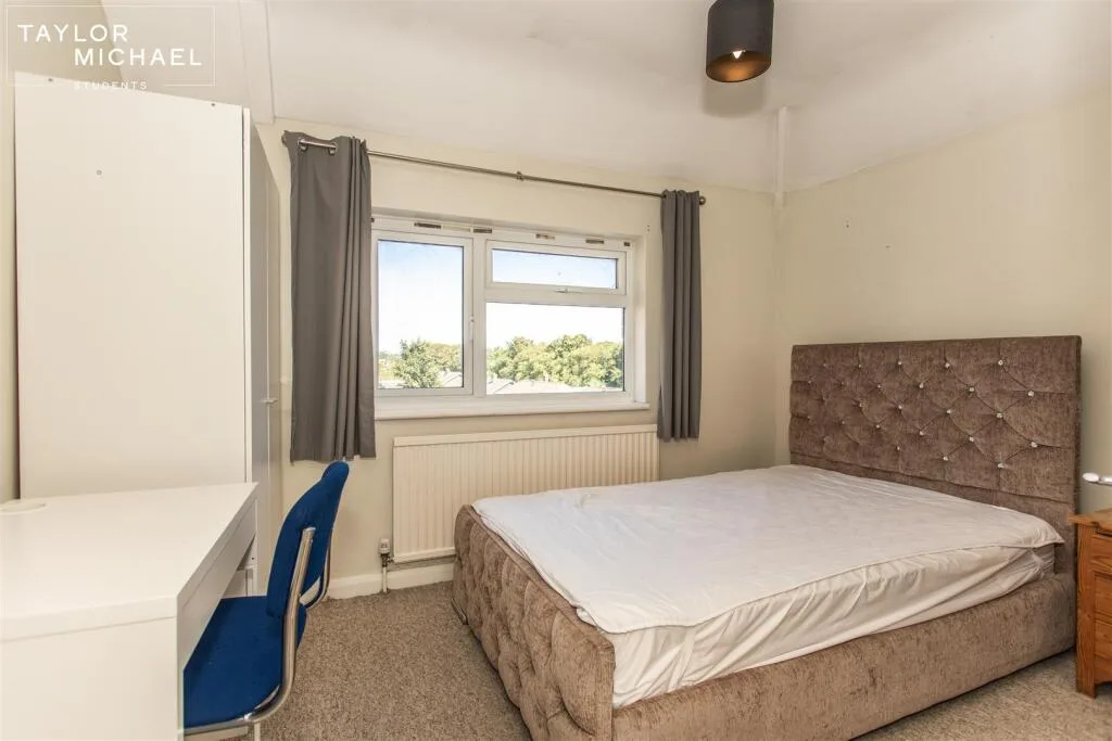 4 bedroom end of terrace house for rent