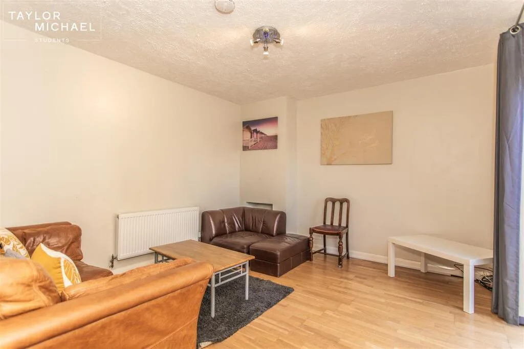 4 bedroom end of terrace house for rent